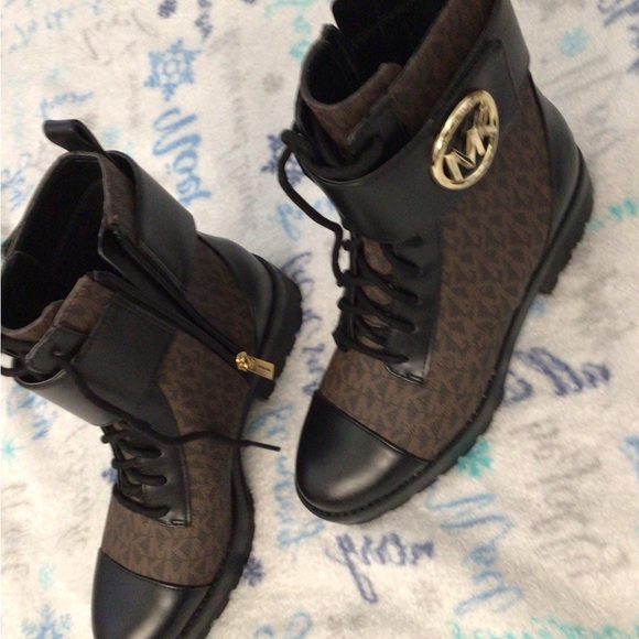 Boots - Picture 3 of 8